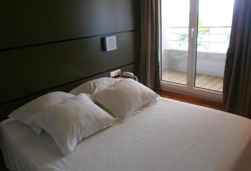 اتاق اجرایی با چشمانداز دریا, Hôtel Bor