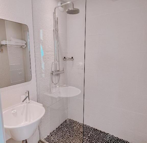 اتاق استاندارد با چشمانداز دریا, Hôtel Bor