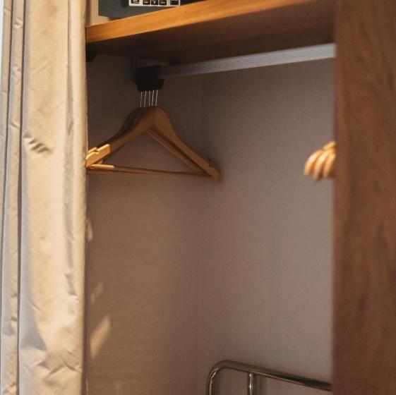 کابین, Hôtel Bor