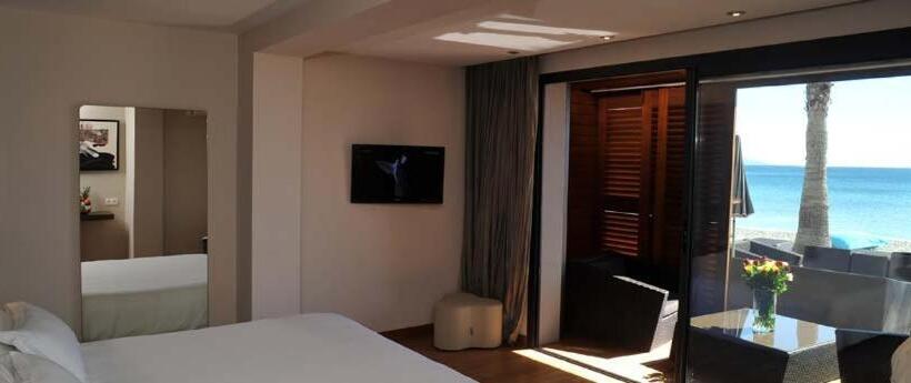 سوییت جونیور با چشمانداز دریا, Hôtel Bor