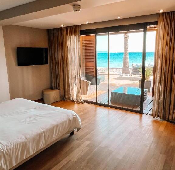 سوییت جونیور با چشمانداز دریا, Hôtel Bor