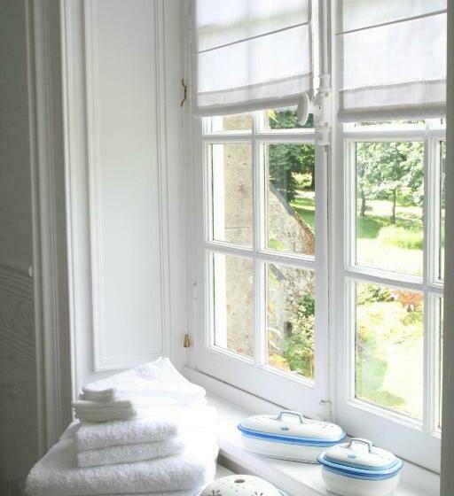 标准三人间, Bruce Castle