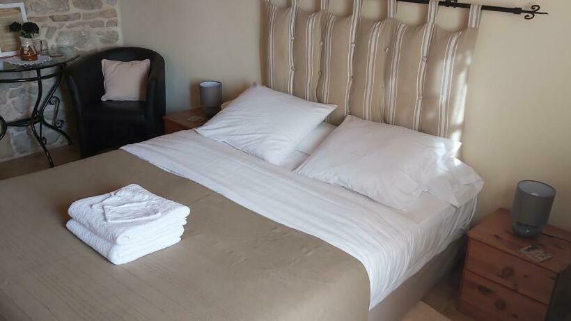 غرفة قياسية مطلّة علي الحديقة, Chambres D Hotes Les Chiens Verts, Jardin, Terrasse, Parking Privé