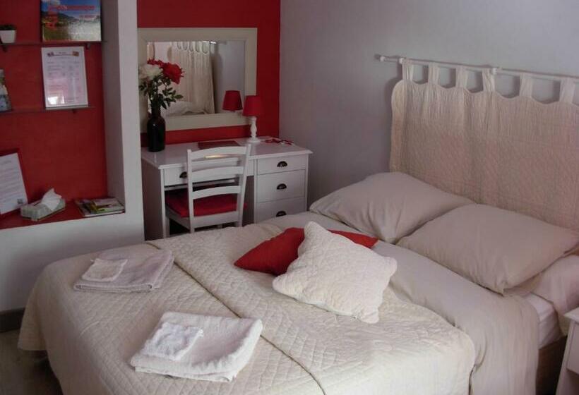 Номер Стандарт Трехместный, Chambres D Hotes Les Chiens Verts, Jardin, Terrasse, Parking Privé