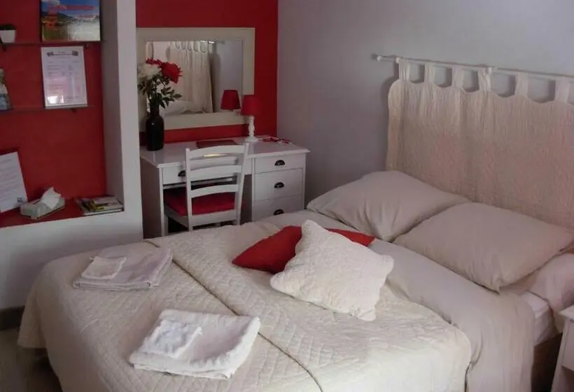 Standard Kolmen Hengen Huone, Chambres D Hotes Les Chiens Verts, Jardin, Terrasse, Parking Privé