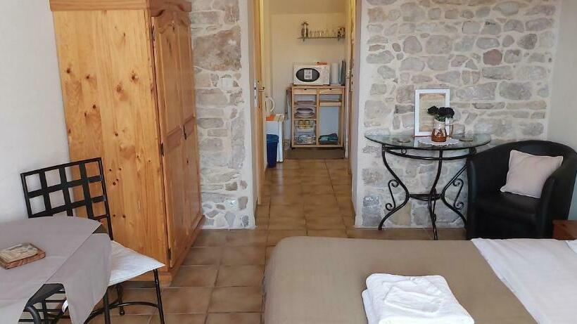 Номер Стандарт Вид на Сад, Chambres D Hotes Les Chiens Verts, Jardin, Terrasse, Parking Privé