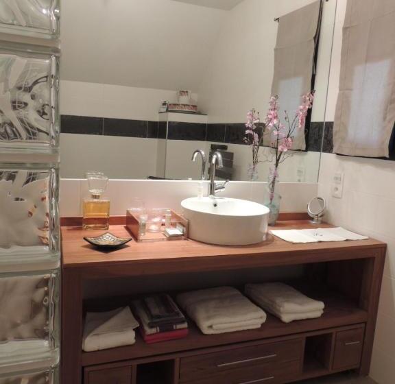 スイート, Château Serigues