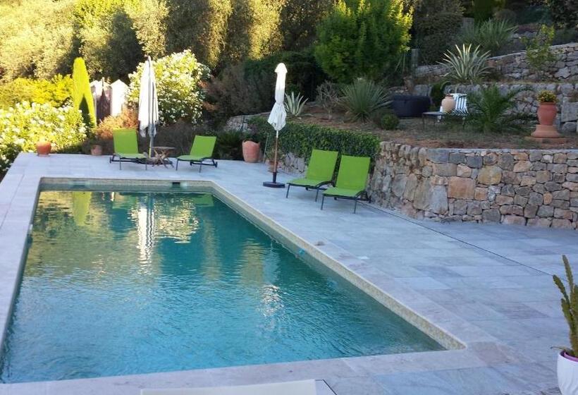 Comfort room with mountain view, La Bergerie St Antoine