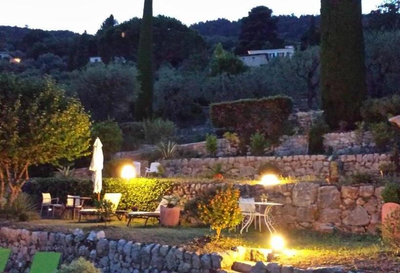 ガーデンビュースタンダードルーム, La Bergerie St Antoine