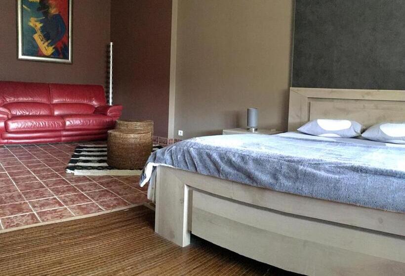 コンフォートルーム, La Cigaline