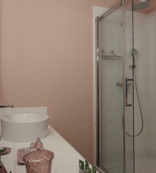 סוויטה, La Maison Du Frene