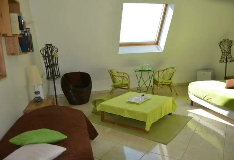 Perhehuone, La Villa Antalya