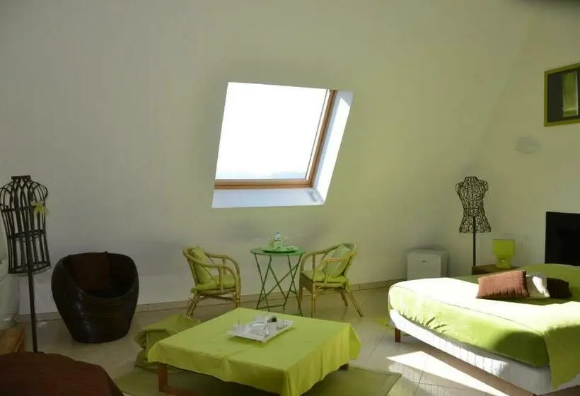 Perhehuone, La Villa Antalya