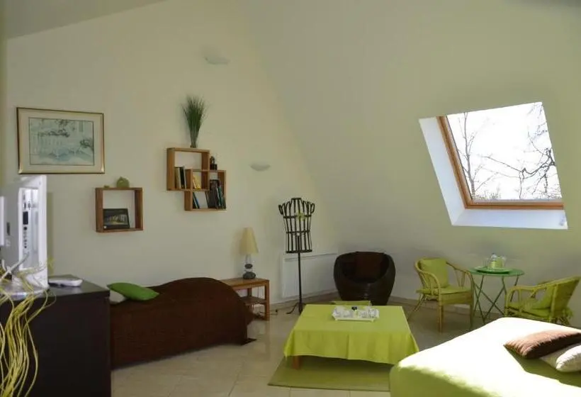 Perhehuone, La Villa Antalya