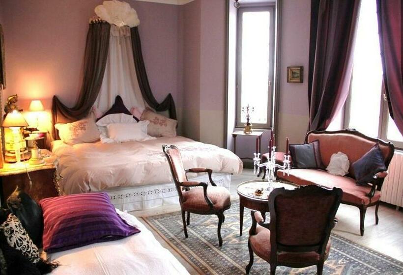 キングサイズベッドのデラックスルーム, Le Petit Chateau   Tiffauges Proche Puy Dufou