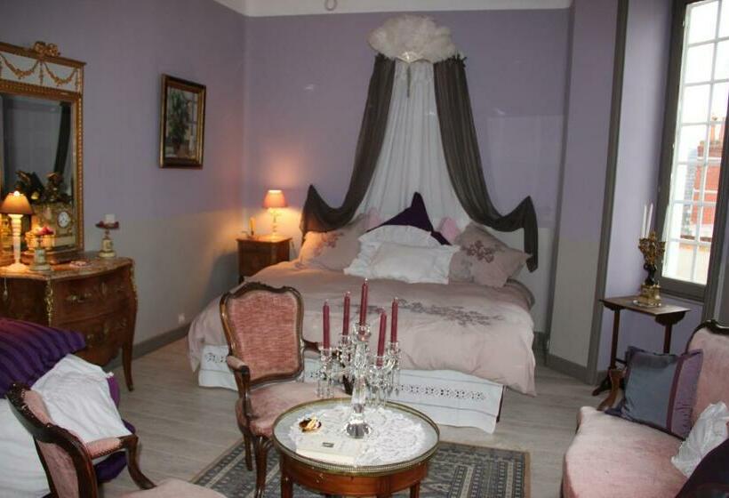 스탠다드 룸 킹사이즈 침대, Le Petit Chateau Tiffauges Proche Puy Dufou