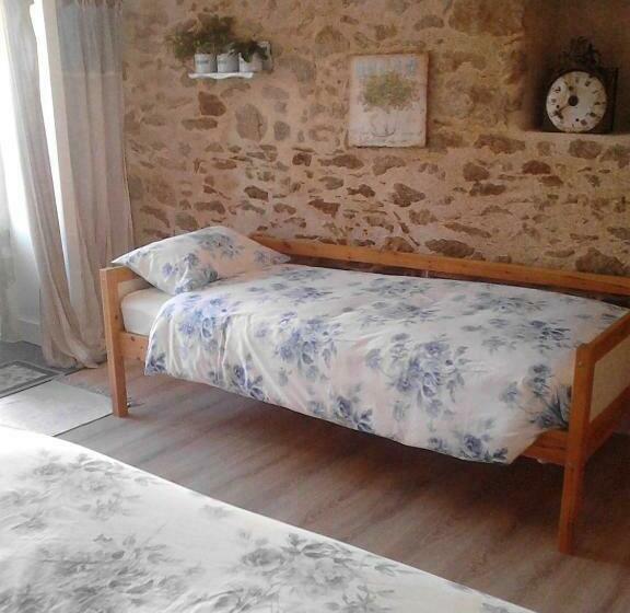 חדר סטנדרט לשלושה, Les Chambres De La Forge Des Collines