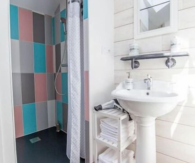 חדר משפחתי, Les Chambres De La Forge Des Collines