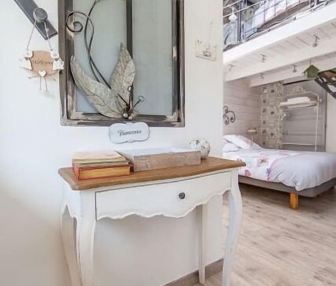 חדר משפחתי, Les Chambres De La Forge Des Collines