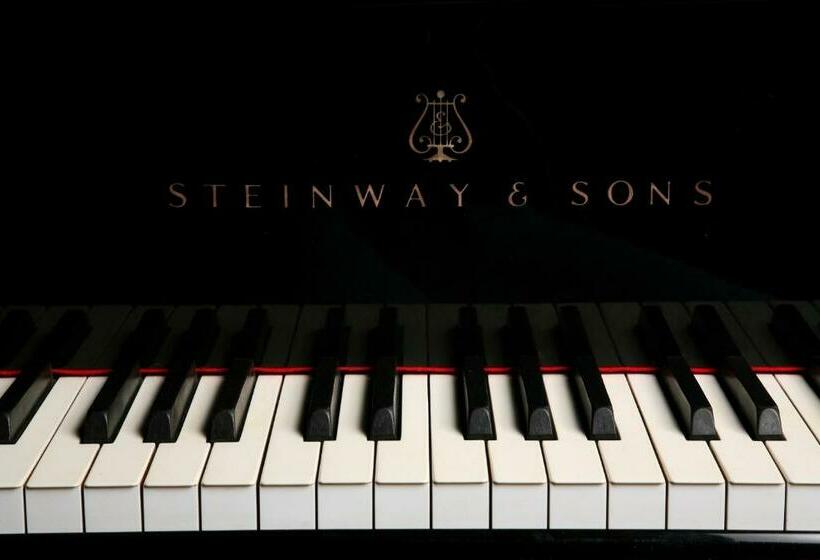 スイート, Maison Du Théâtre Saint Bonnet