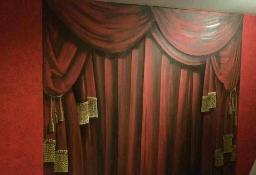 جناح, Maison Du Théâtre Saint Bonnet