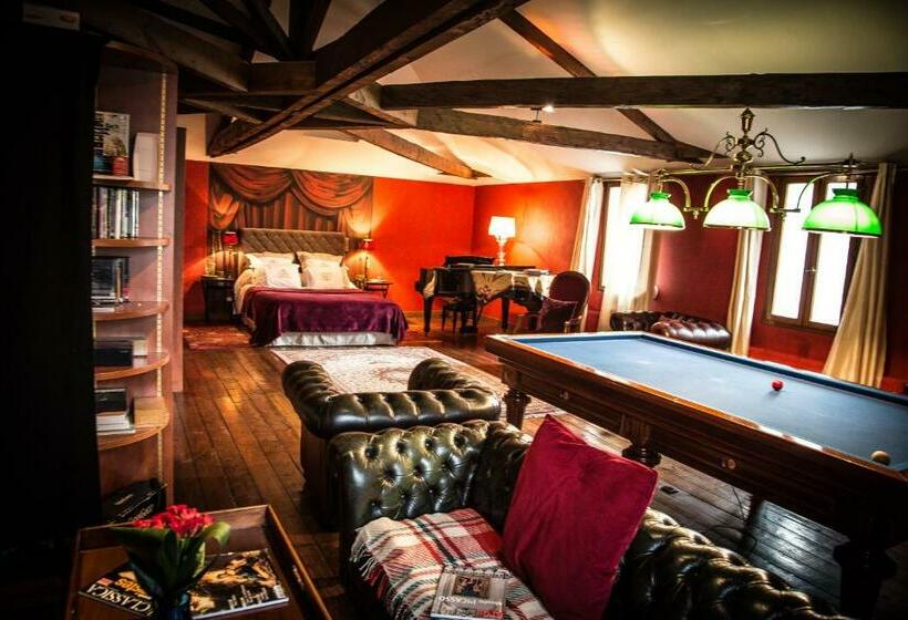 جناح, Maison Du Théâtre Saint Bonnet