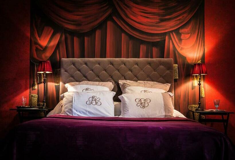 جناح, Maison Du Théâtre Saint Bonnet