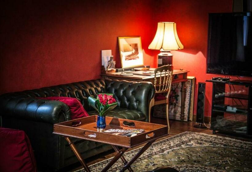 جناح, Maison Du Théâtre Saint Bonnet