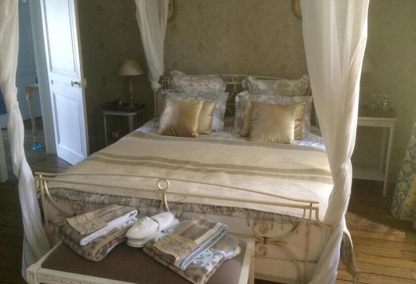 جناح جونيور, Maison Du Théâtre Saint Bonnet