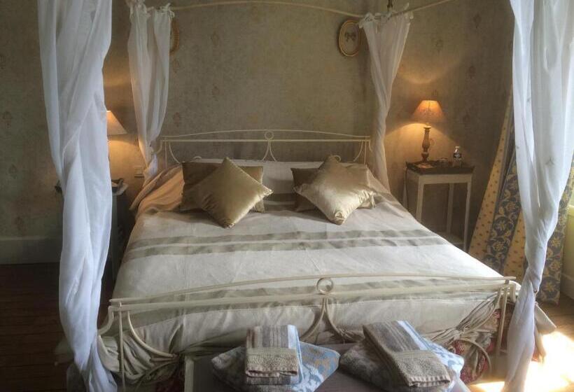 جناح جونيور, Maison Du Théâtre Saint Bonnet