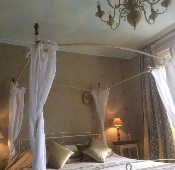 جناح جونيور, Maison Du Théâtre Saint Bonnet