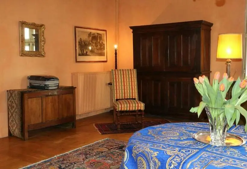 スーペリアースイート, Manoir De Malfarat