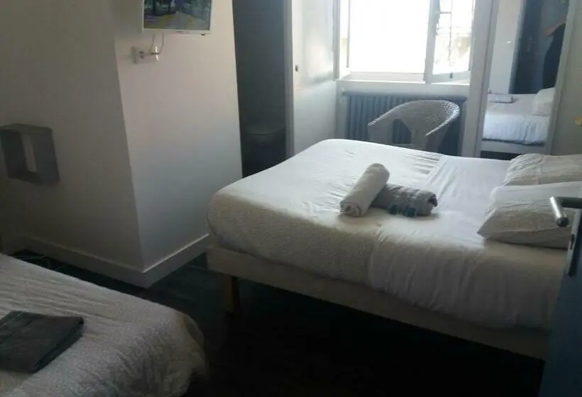Pokój Standard Trzyosobowy, Cabareté