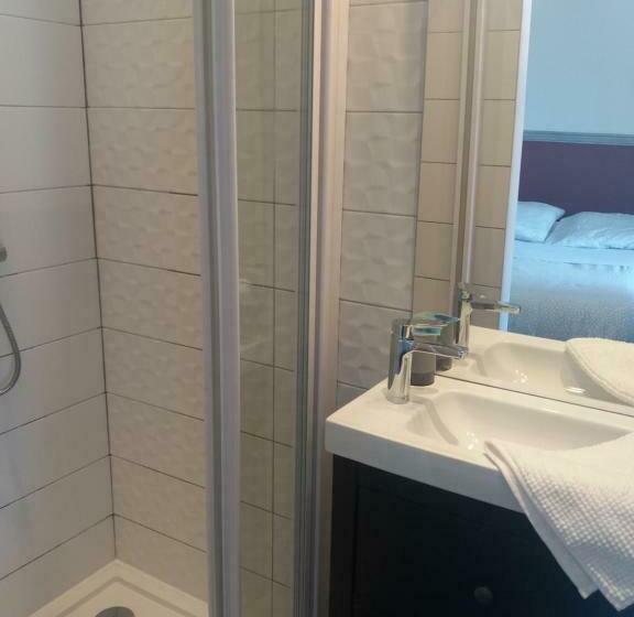 스탠다드 트리플 룸, Cabareté