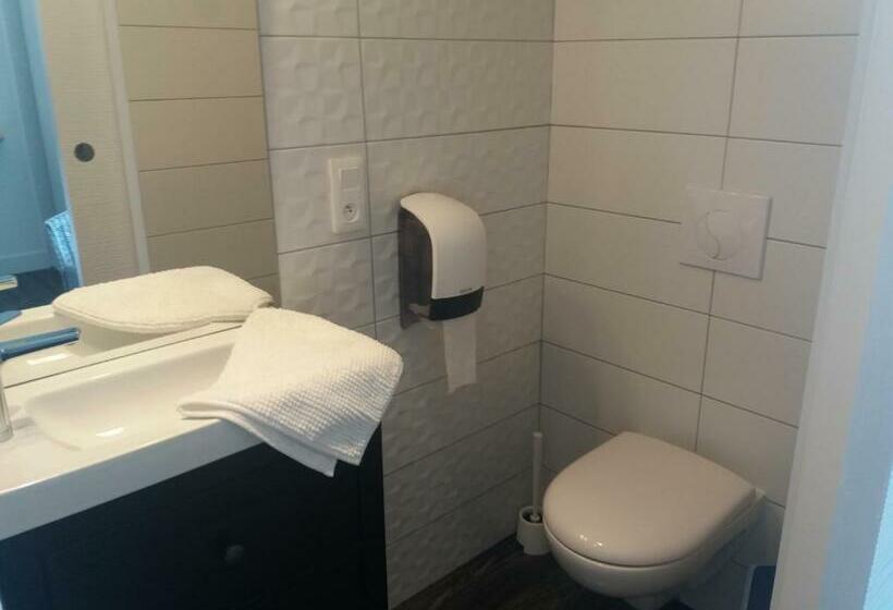 스탠다드 트리플 룸, Cabareté