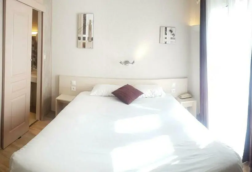 Standard Neljän Hengen Huone, Hôtel La Bérangère