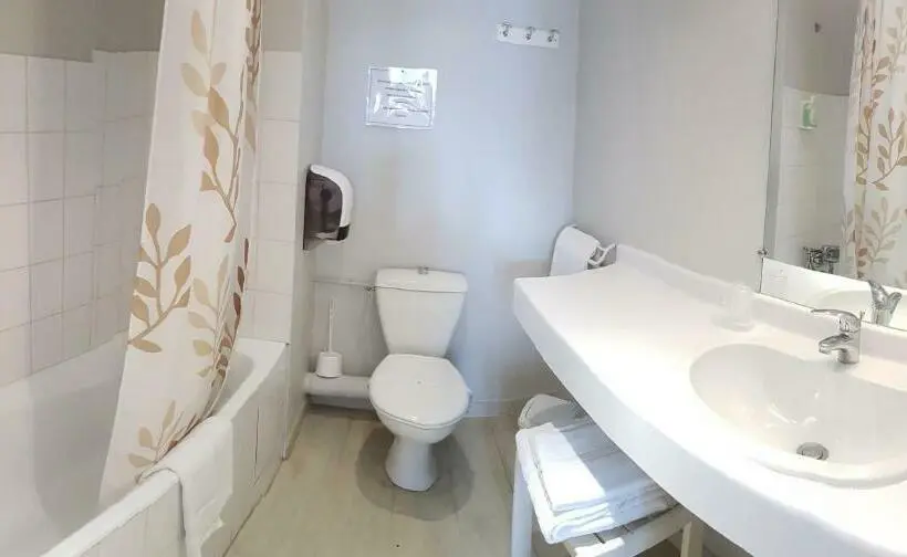 Standard Neljän Hengen Huone, Hôtel La Bérangère