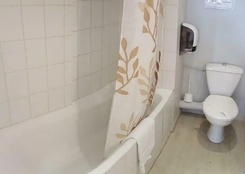 Standard Neljän Hengen Huone, Hôtel La Bérangère