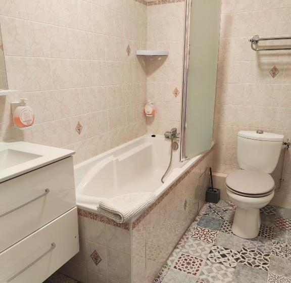 חדר משפחתי, Restaurant Le Commerce