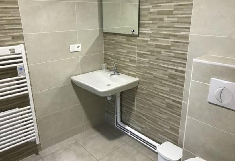 컴포트 트리플 룸, Le Cerizay