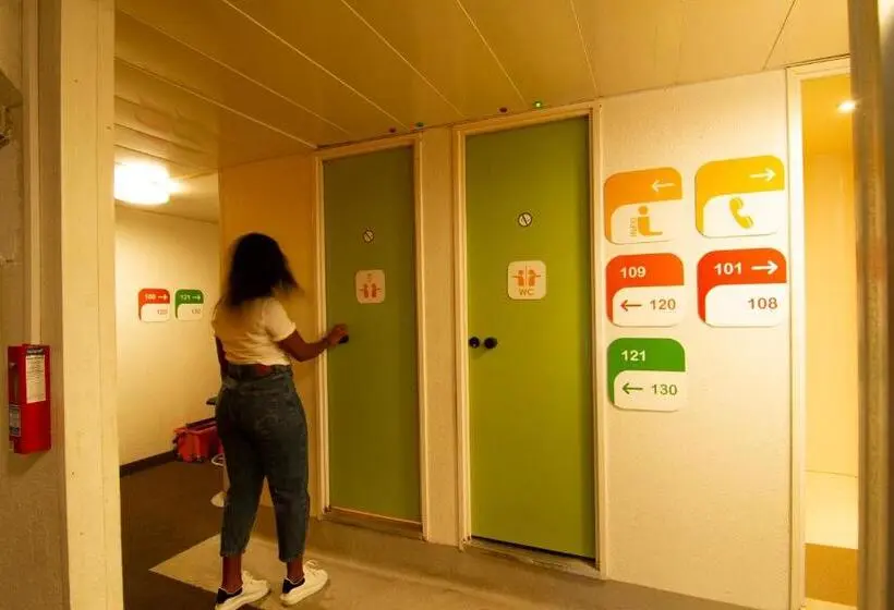Standard Kolmen Hengen Huone Jaettu kylpyhuone, Premiere Classe Plaisir Gatines