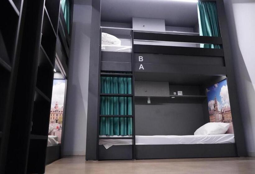 מיטה בחדר משותף, The People   Lille