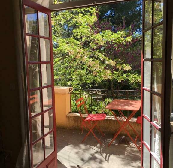 اتاق لوکس با بالکن, B&b Villa Roumanille
