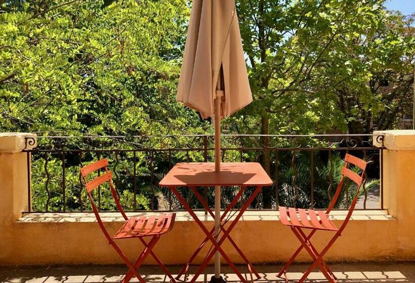 اتاق لوکس با بالکن, B&b Villa Roumanille