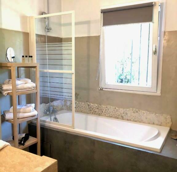 חדר דלוקס עם מרפסת, B&b Villa Roumanille