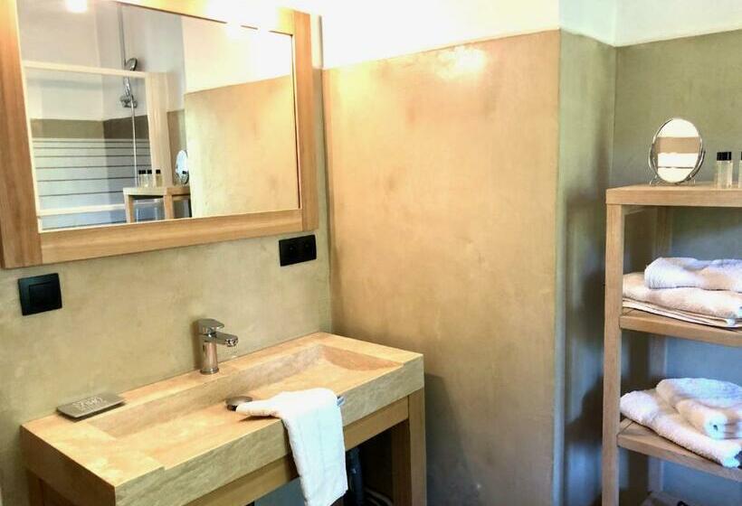 חדר דלוקס עם מרפסת, B&b Villa Roumanille