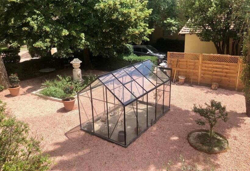 اتاق لوکس, B&b Villa Roumanille