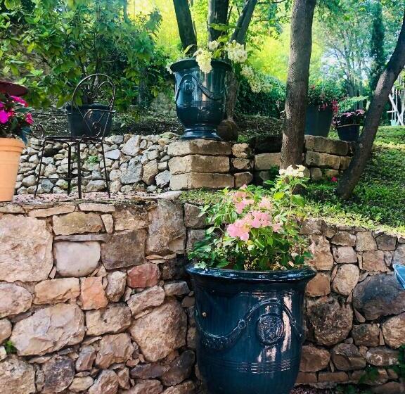 اتاق استاندارد با چشم‌انداز باغ, B&b Villa Roumanille