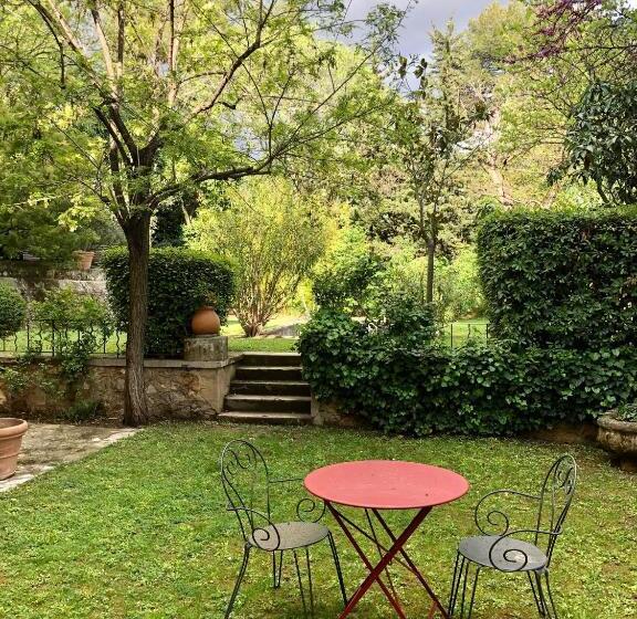 דירת חדר נוף לגינה, B&b Villa Roumanille