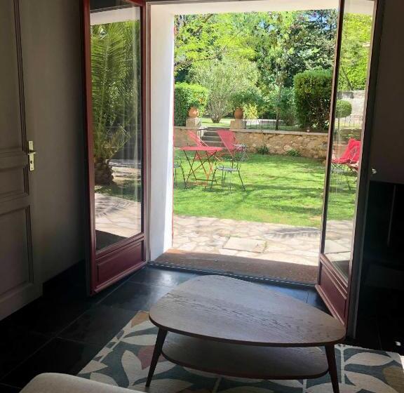 דירת חדר נוף לגינה, B&b Villa Roumanille